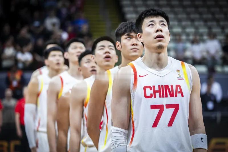 这场比赛才是我们男篮正常的实力，对面省队有实力打CBA的满打满算就四五个，上半场