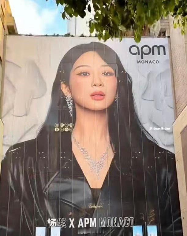 这还是以前我们的杨紫吗[哆啦A梦吃惊][哆啦A梦吃惊]？ ​​​