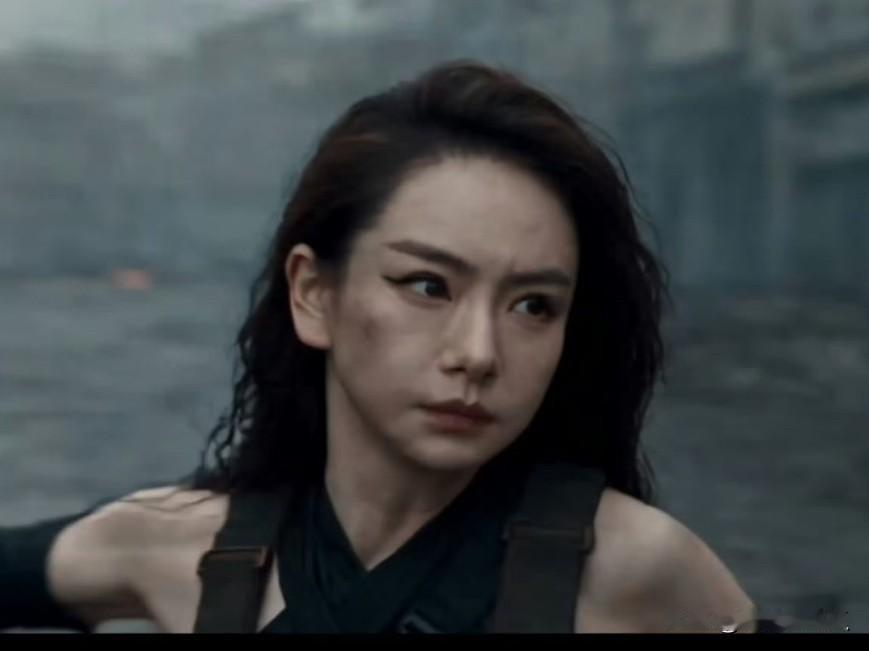 戚薇真的不应该把自己的脸授权给Al短剧，不是说她不珍惜羽毛，而是她授权肖像的短剧