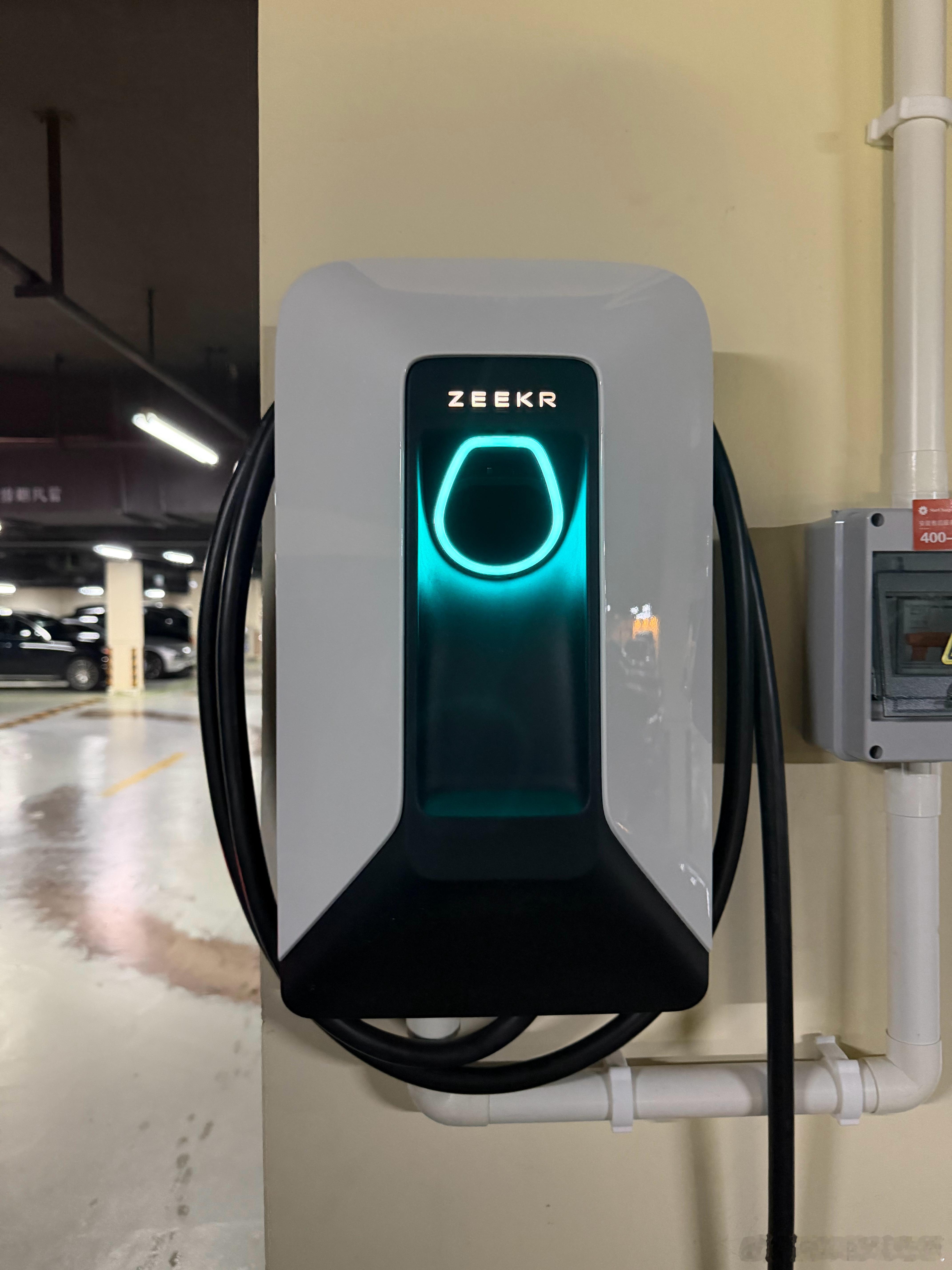 极氪补能智己LS9跟姚老板混一天吃9顿