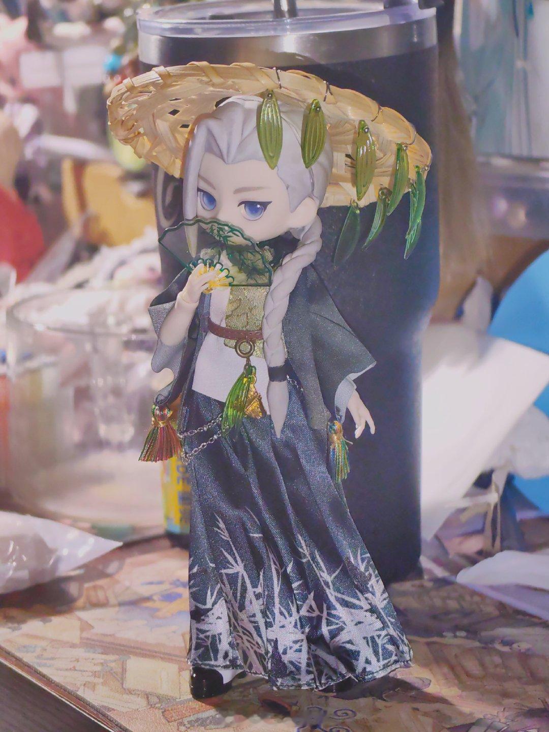 端午师姐就这样带小猫出门玩 