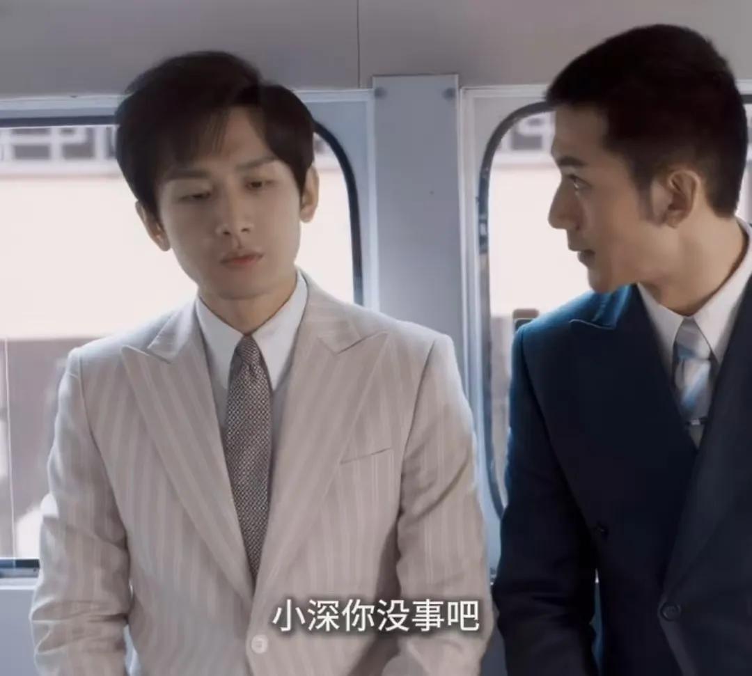《深潜》云弘深和哥哥遇到刺杀，他拉着哥哥就开始跑，结果被护士小姐姐给救了，云弘深