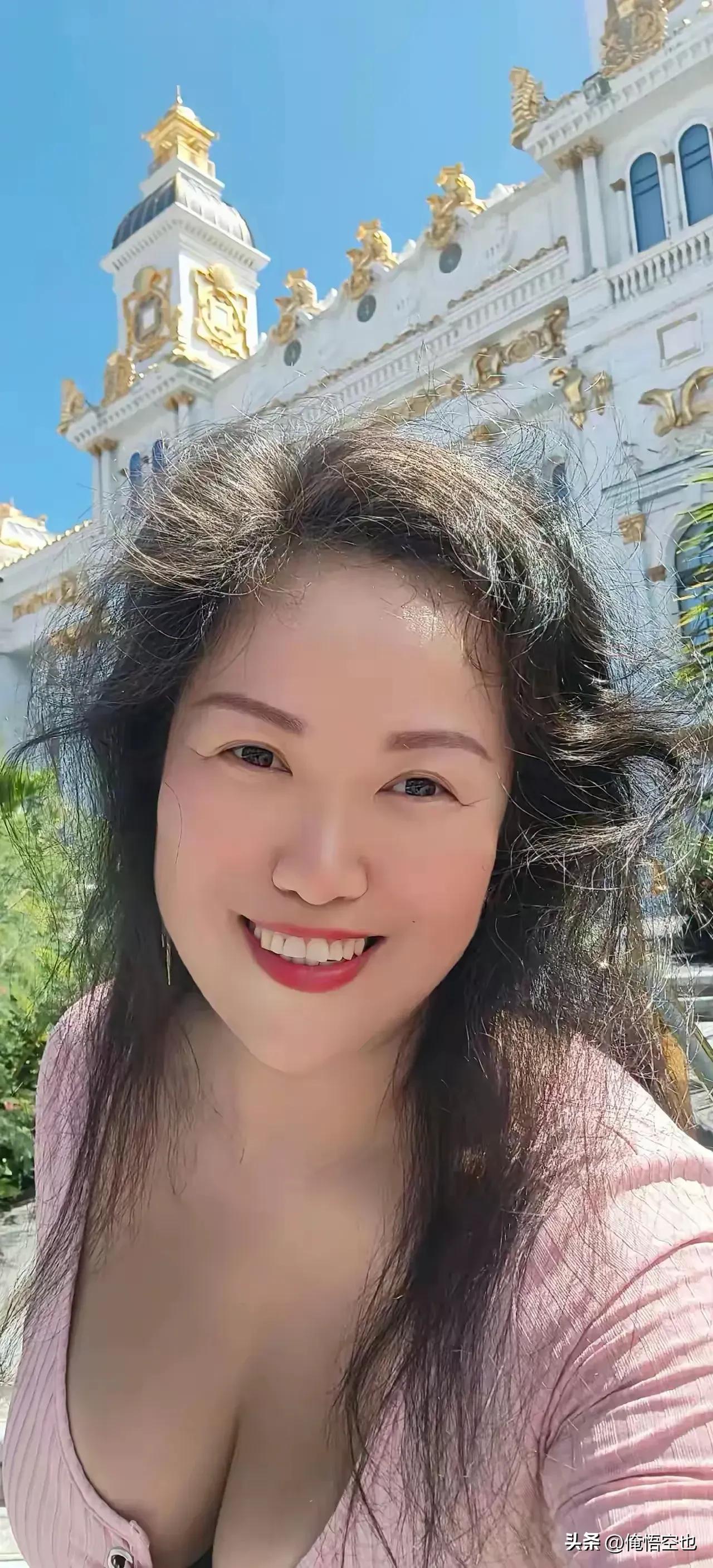 自由是人类与生俱来的向往，但绝对的自由并不存在。

因为我们身处社会，法律、道德
