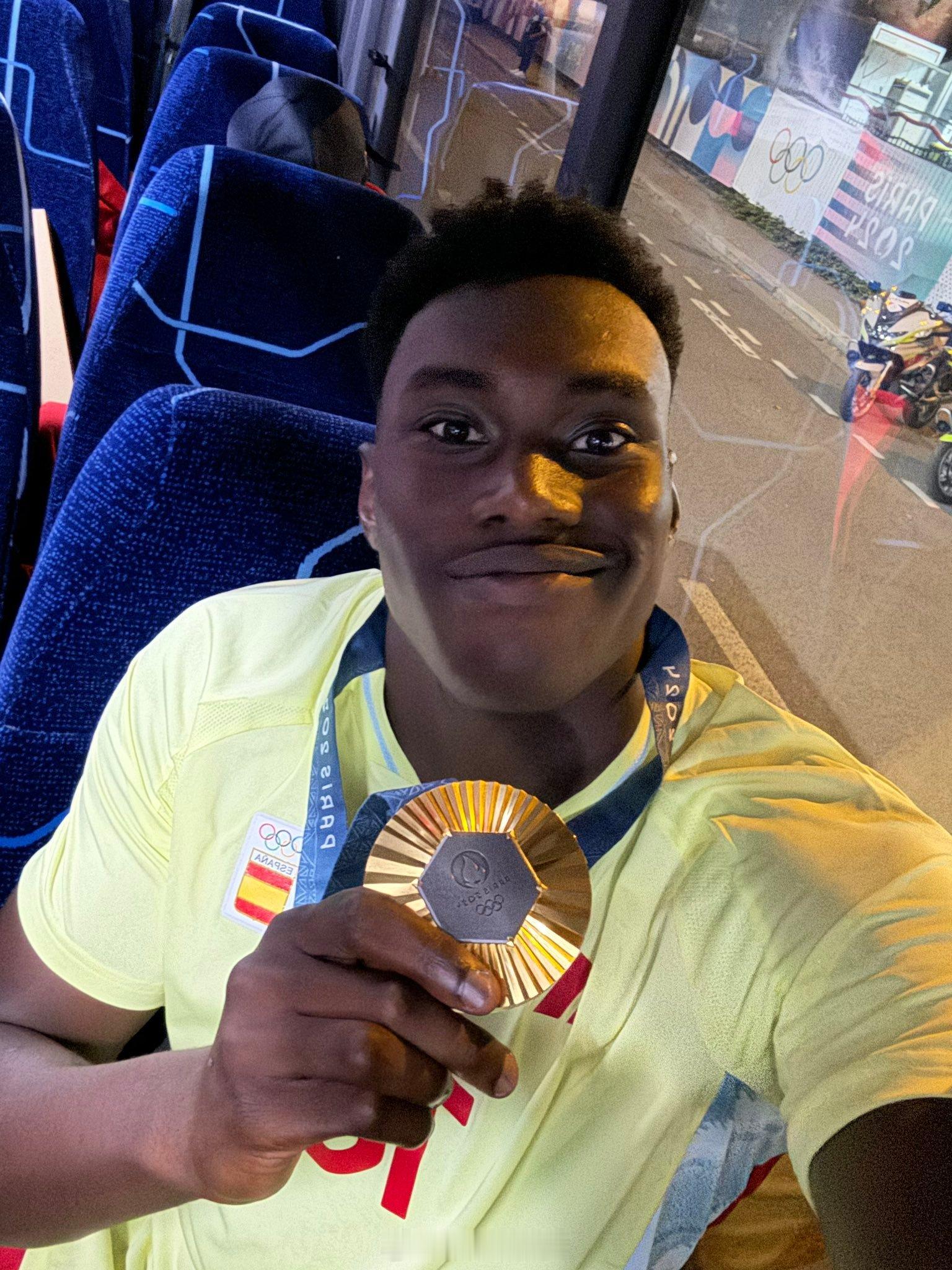 勒沃库森最近曾经问过奥莫罗迪翁的情况，同时切尔西也还在谈。（罗马诺） ​​​