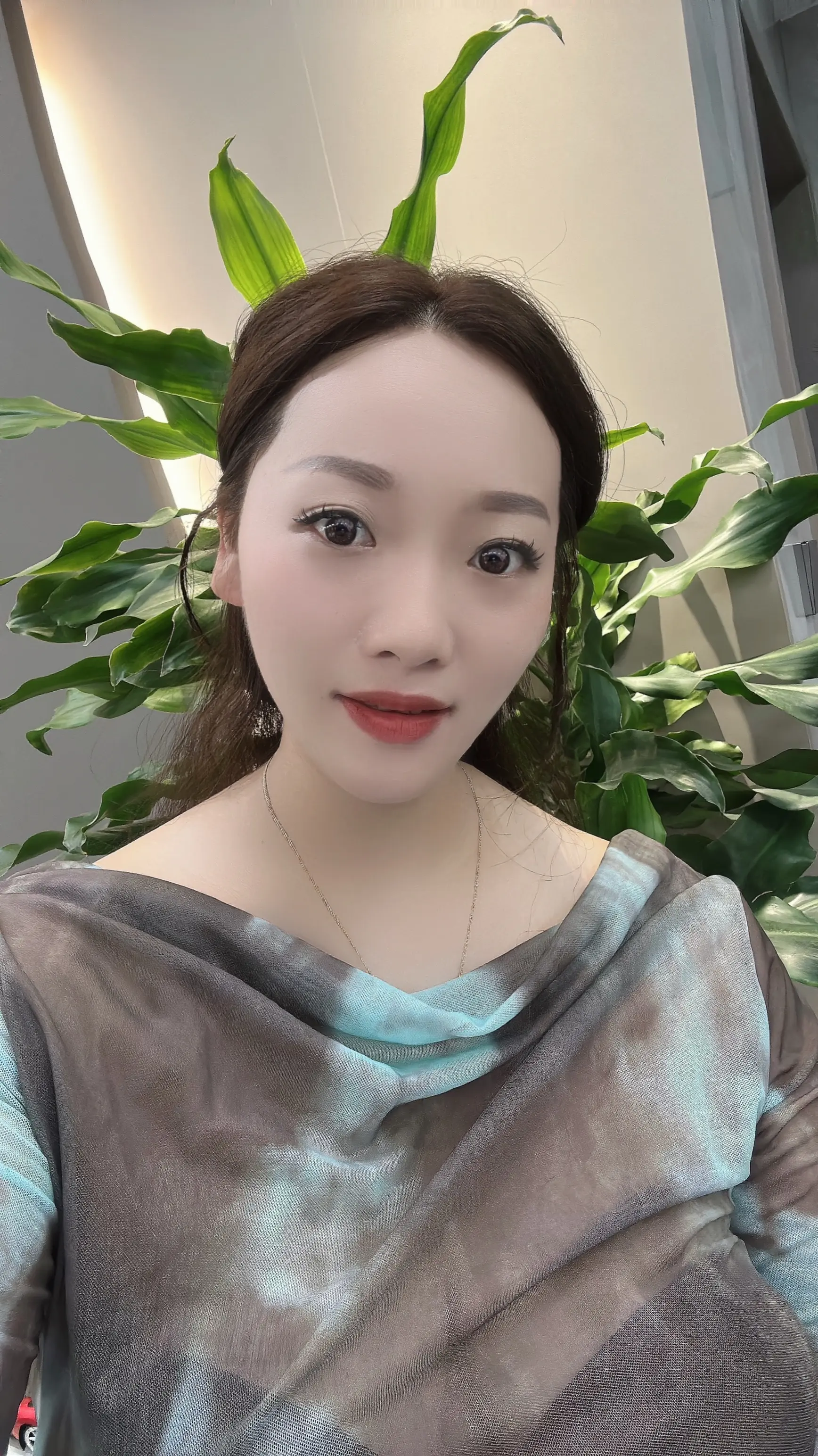 原来山高路远 走到最后全凭良心 我也明白了待人如初是件很难的事。