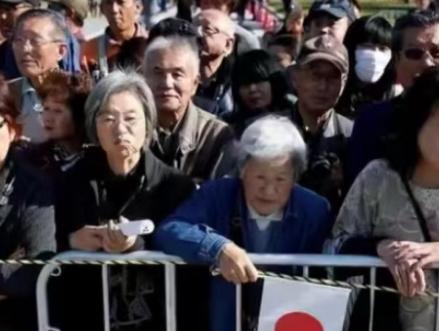 中日冲突持续了这么长的时间，日本国内出现了一个十分奇怪的现象，那就是这场冲突明明