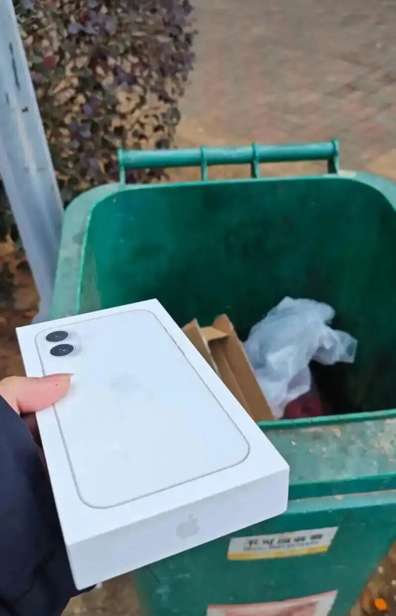 看到不少帖子说，情人节翻垃圾桶能捡到宝难以置信 