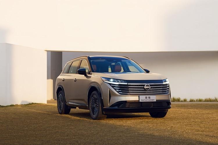 东风日产在今年3月初推出了旗舰中大型SUV——探陆，该车拥有5130mm的车长和