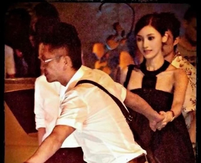 说get不到李嘉欣的建议都来看看这张冷知识这时候的李已经37岁了… 