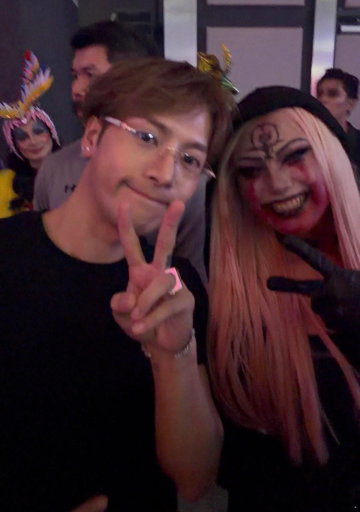 王嘉尔就顶着这老钱风造型出门啊啊啊啊啊呜呜呜呜帅的我失语[抓狂]王嘉尔 ​​​