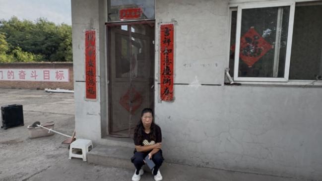 “太欺负人了！”山西太原，一名女工在岗位上坚守了整整十六年，常年吃住都在工作单位