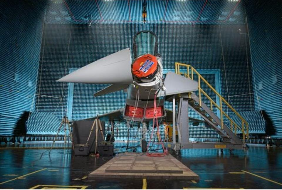 英国斥资4.535亿英镑为皇家空军“台风”战机升级新型雷达
英国已向英国宇航系统