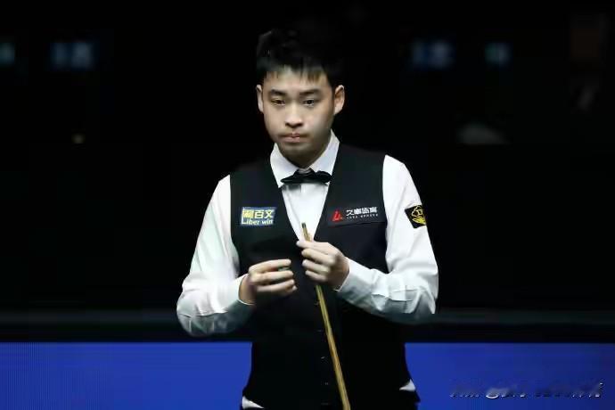 斯佳辉vs赵心童，谁能进前八？

◎小斯有55%的可能！昨晚，2025世界斯诺克