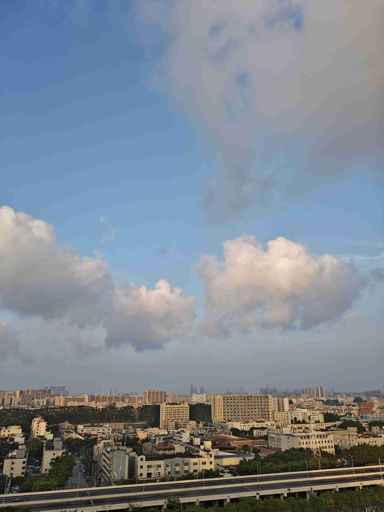 我的今日状态：😁轻松愉快
我这里的天气：☀️晴天，深圳今日晴天，气温27度到3