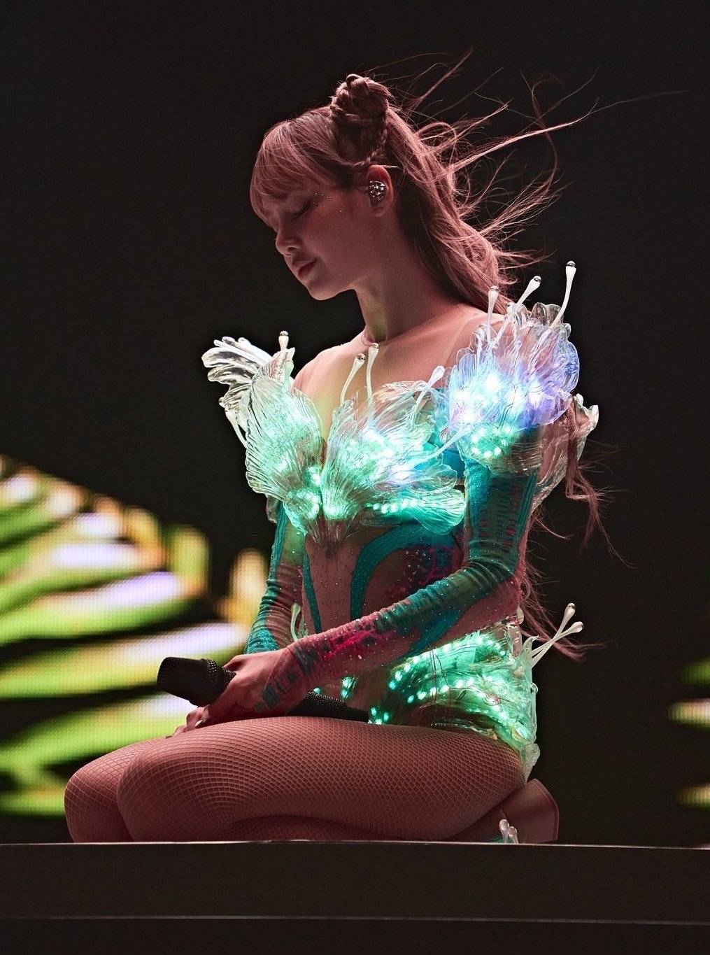 Lisa科切拉舞台第二周开场表演，这种设计好震撼！kpop女永一越来越游刃有余[