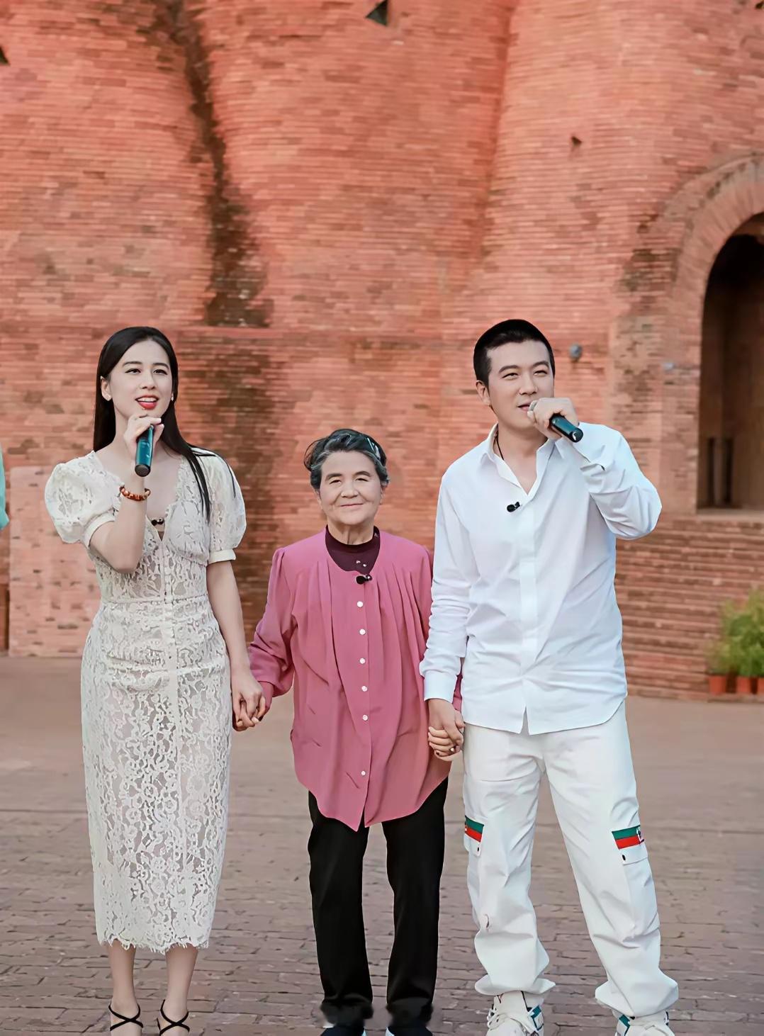 难怪杨子说，离了圣依没有任何影响。原来巴不得她腾位置出来。黄圣依这是里外都被算计