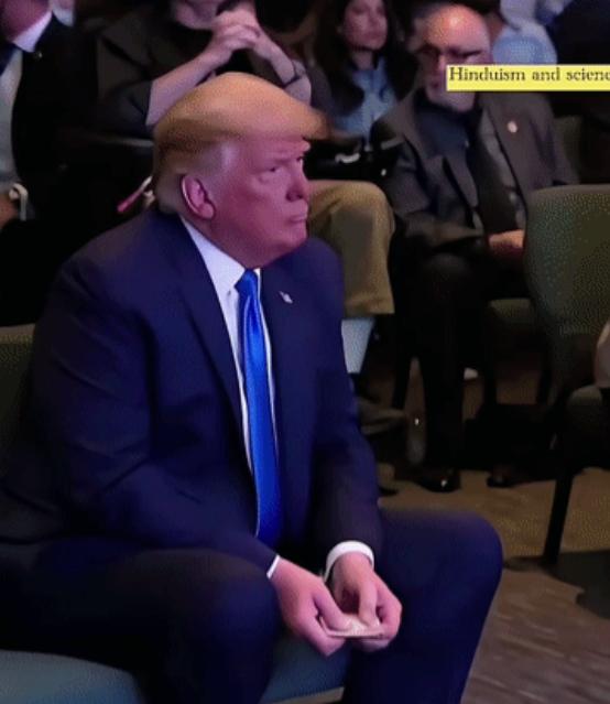 特朗普把昂撒生意人的精明抠门展现的淋漓尽致。

特朗普去某教堂参加活动，牧师演讲