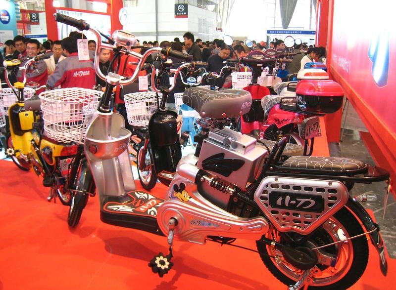 2025年电动两轮车市场彻底火了！上半年国内含出口总销量达3434.9万辆，同比