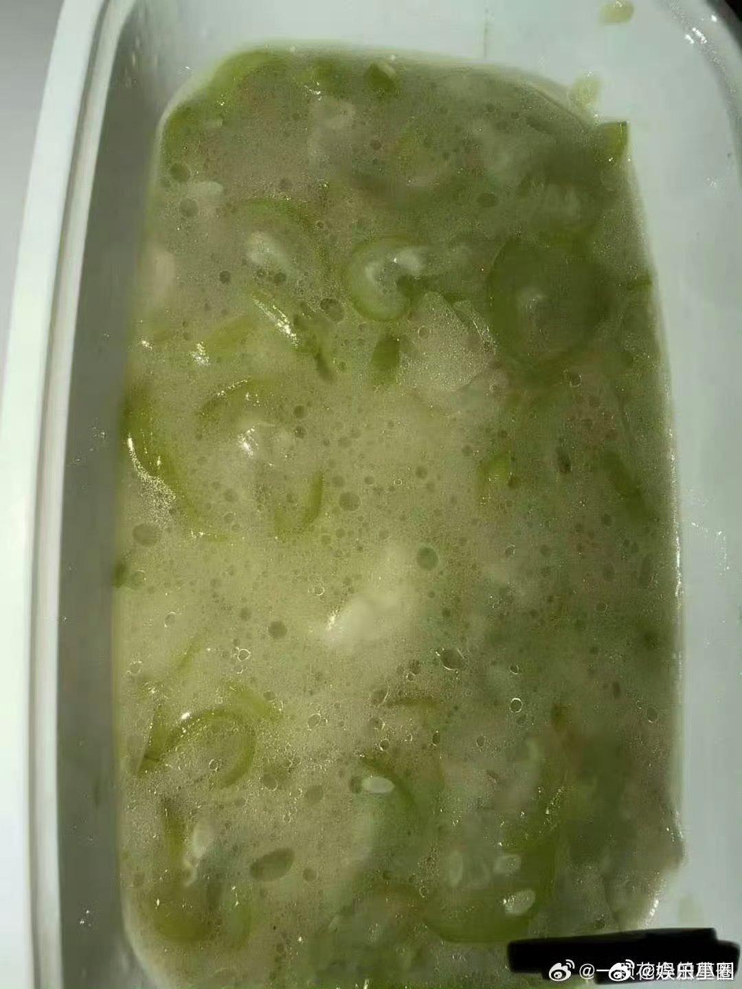 余宇涵是被气到吃丝瓜了嘛余宇涵被气到连吃四天丝瓜连吃四天丝瓜是什么操作😂余宇涵