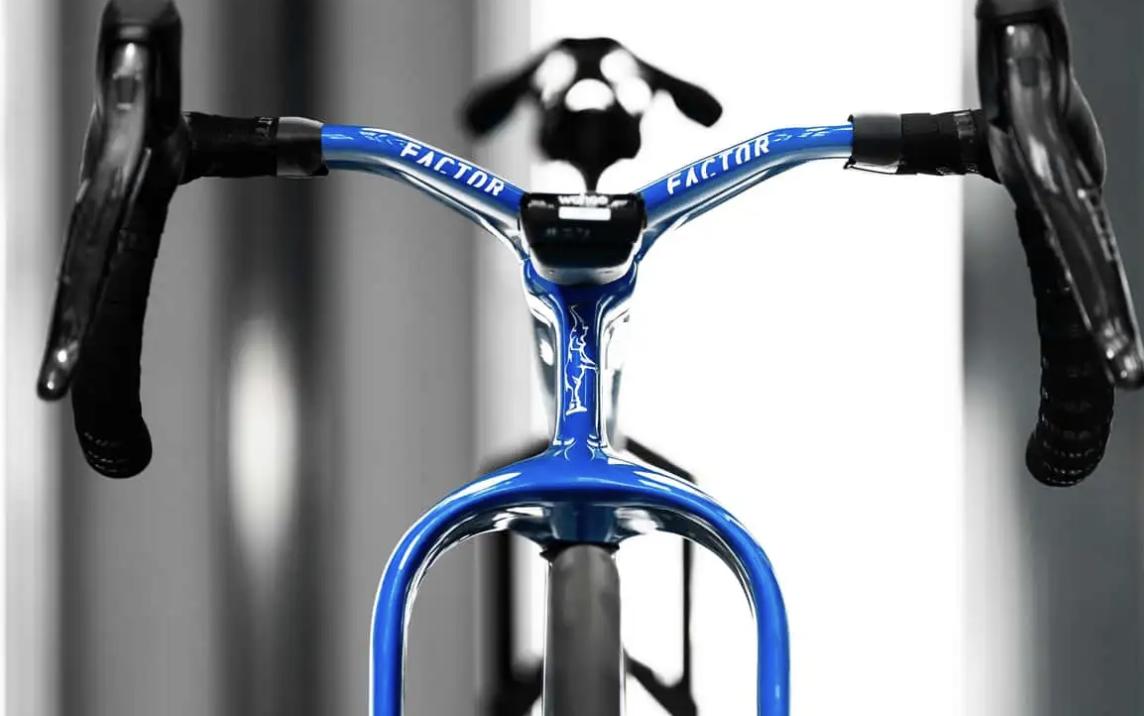 这可能是你能买到的最“慢”的布加迪
布加迪与自行车制造商Factor联手打造了一