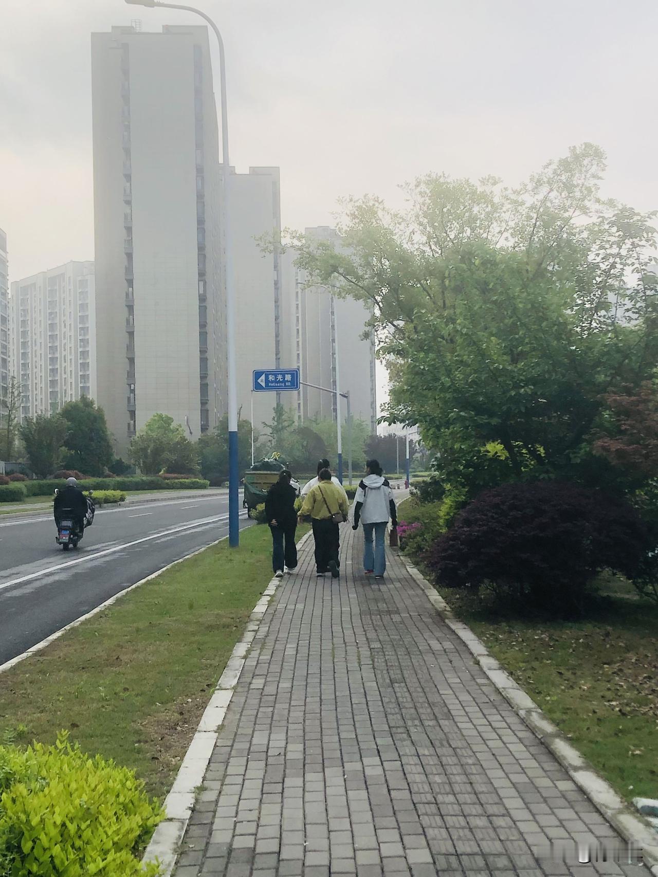 晒图大赛今天常州的天气太舒服啦，阴转多云，气温14℃到23℃，不冷不热的，特别适