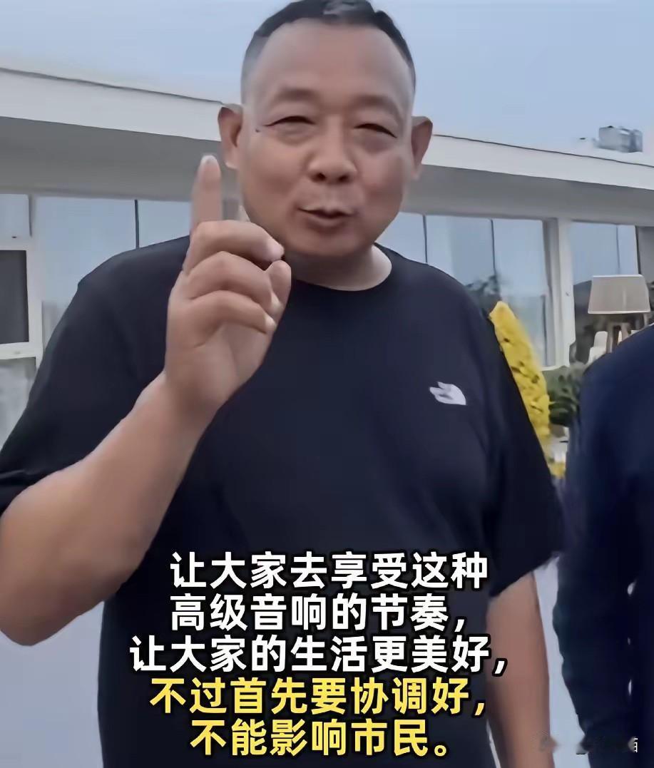 “街溜子”于东来，终于舍得回许昌了

在外头潇洒了这么久，到处游山玩水，这回倒好