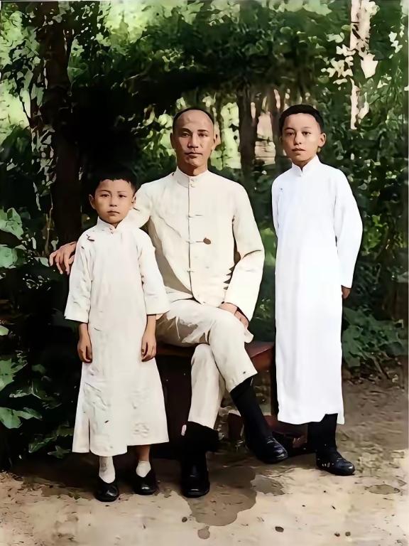 1916年5月18日，陈其美在上海遇刺身亡，年仅38岁，暴尸两日无人敢去收尸，蒋