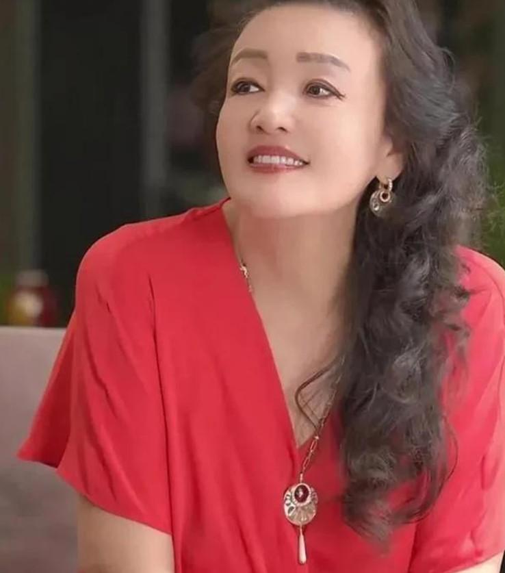 兰姐是一位伟大的母亲，祝小菲和小梅结婚快乐，百年好合，小菲这样母亲是上辈修来的福