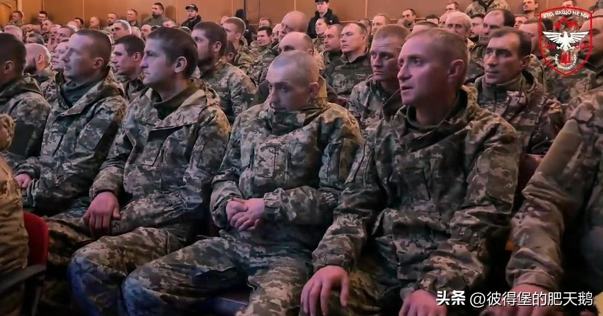 你能想象到乌克兰军队给新征士兵起了个什么外号吗？

……“一次性炮灰”。

意思