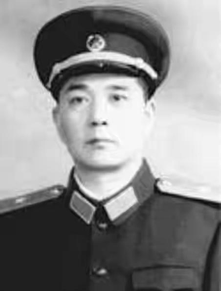 [微风]1964年，开国大校李元明突然因静脉炎住进301医院，病情却一天天加重。