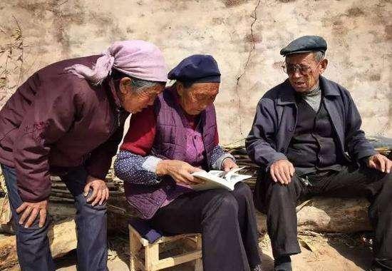 薛家湾村家家都会算命，占卜天书世代传承，甘肃这神秘村庄背后有什么特殊缘由吗？
1