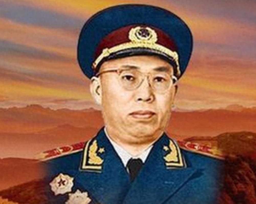 1952 年，罗荣桓对三野兵团副司令说：把你定为副军级，有没有意见。

（主要信