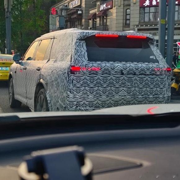 群友来稿，这是哪款车？一时间也没看出来，留给广大网友了