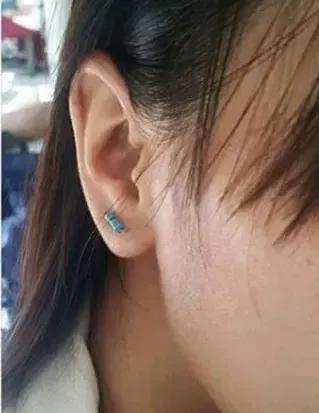 大家帮我看看，这耳环真的值几千欧吗？我表妹是不是妥妥被骗了？

表妹炫耀男友送几