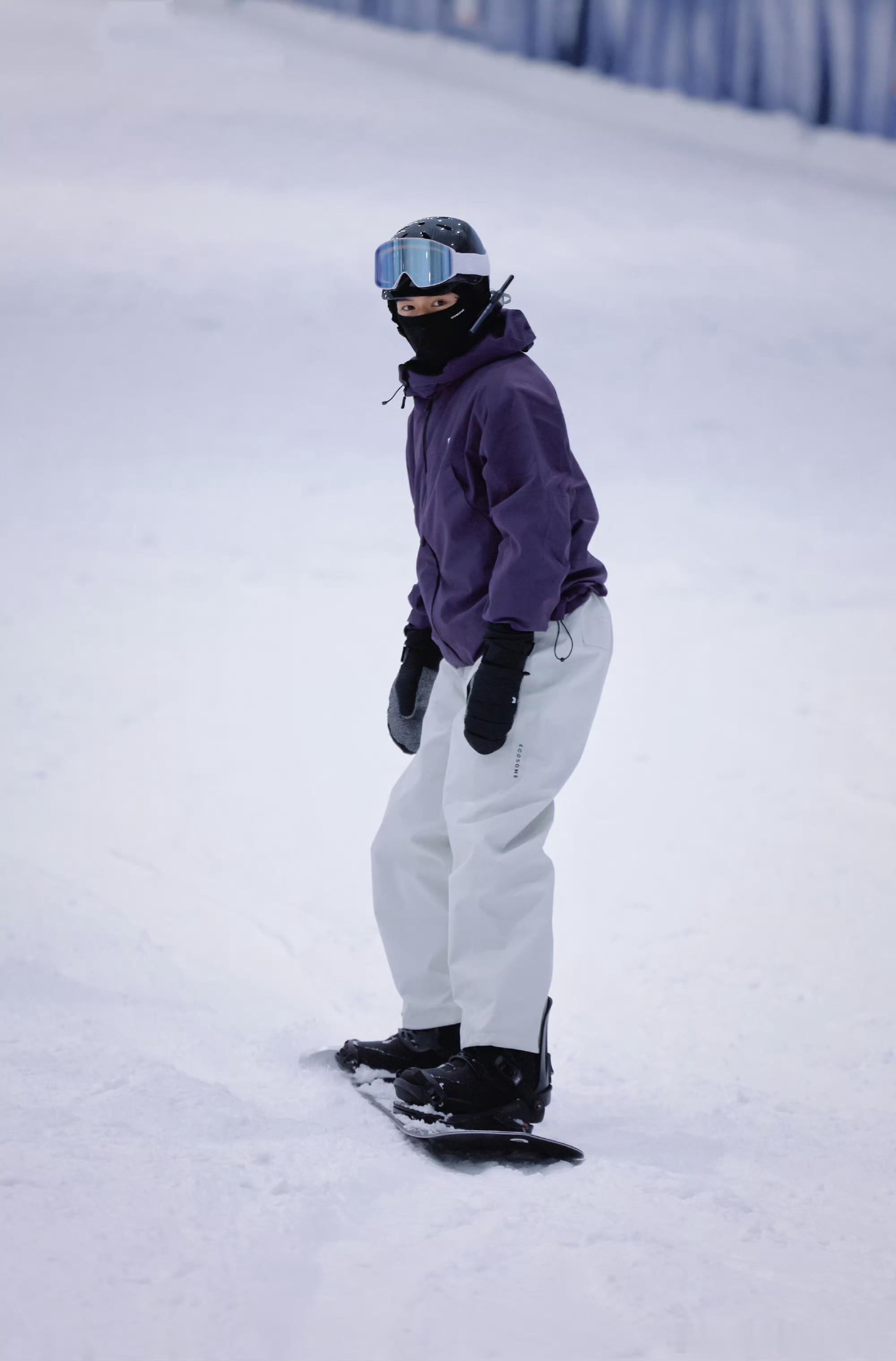 王星越get滑雪新技能