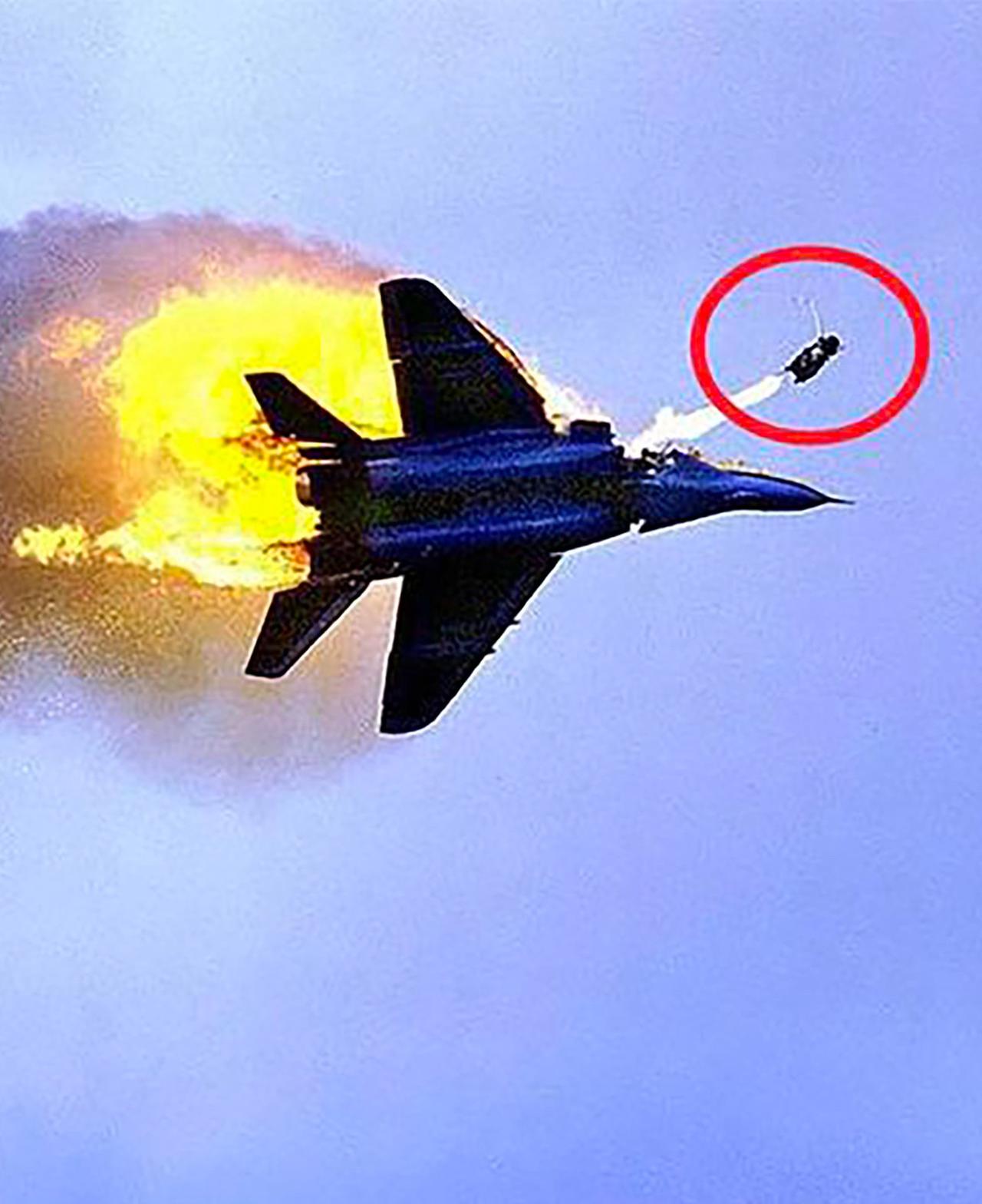 乌克兰被击落一架F-16，俄乌冲突第三架F-16坠毁。

2025年5月16日深