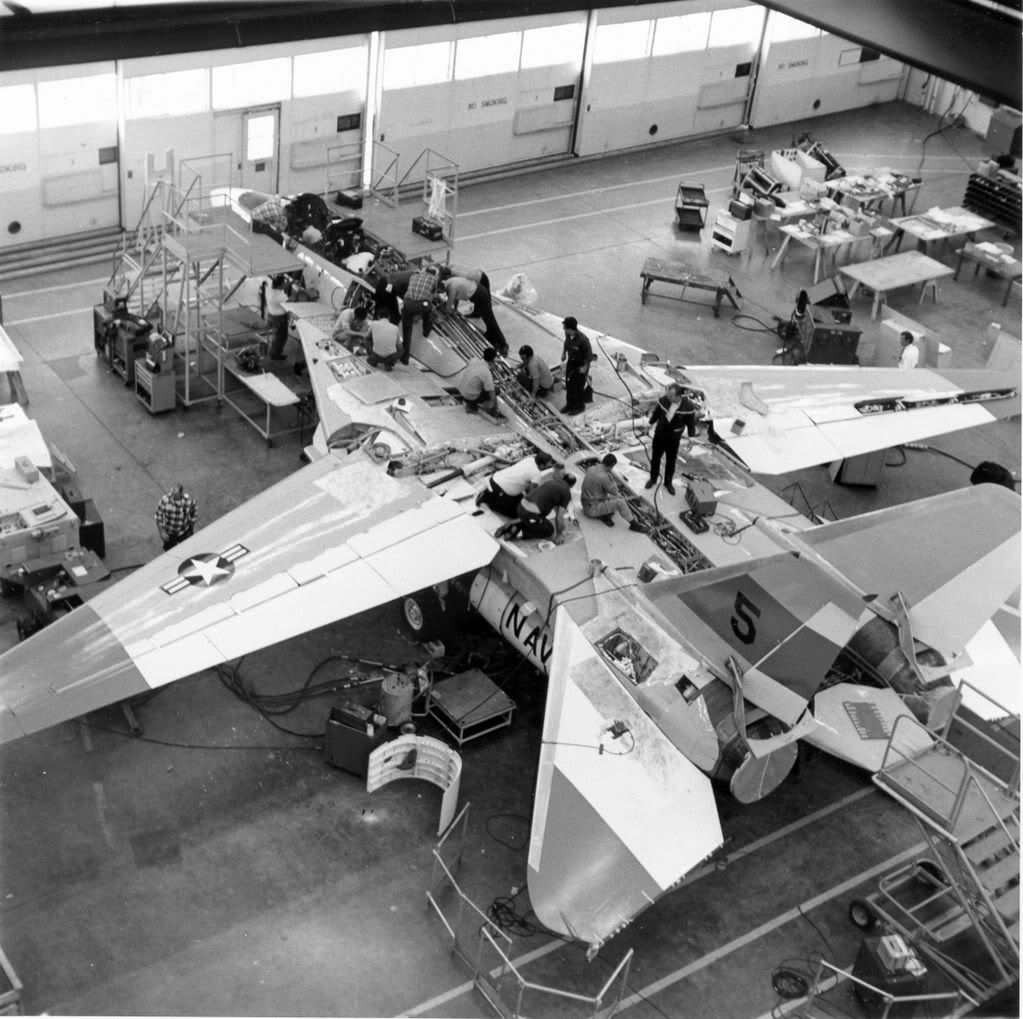 1972年4月：格鲁曼公司在致美国海军的一封信上写道：“拿着你们的工装和图纸滚蛋