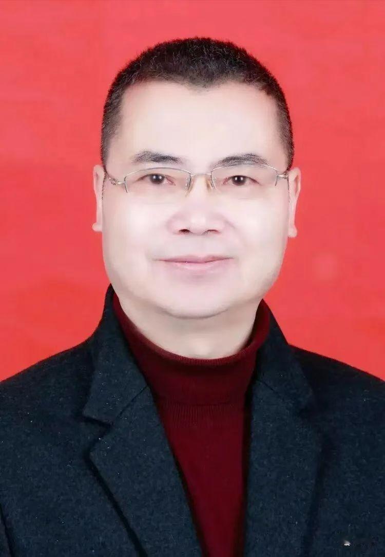 李家宁灵魂清澈的十首诗：

6、最忆是杭州
李家宁(福建)
白蛇褪下的鳞片在雷峰