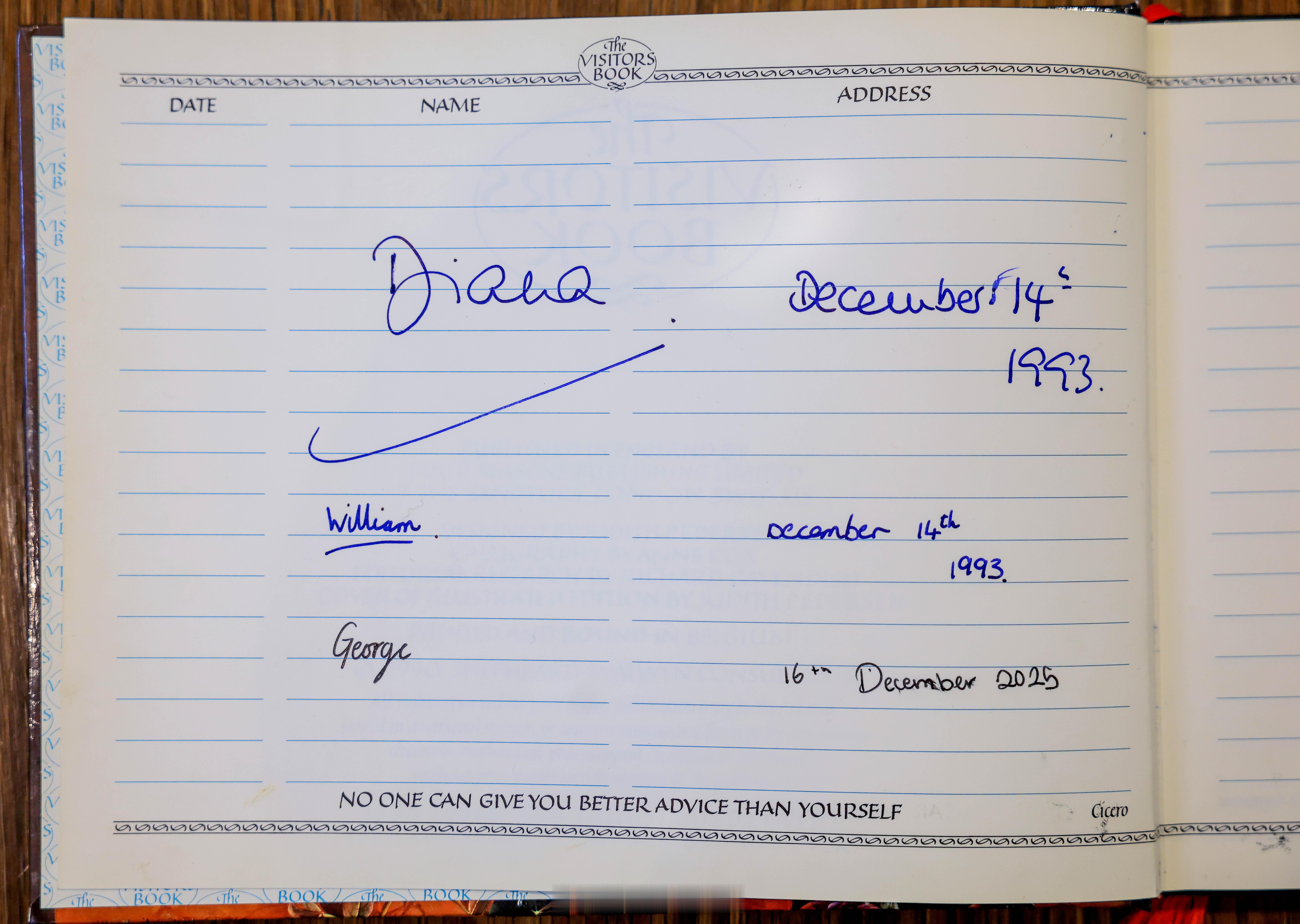 乔治王子 祖孙三代签名✍🏻 