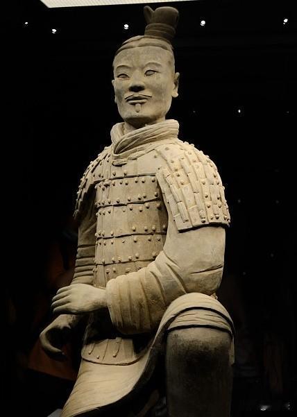没想到李国庆也来蹭这波流量。
     董宇辉只需要对与辉同行的消费者负责，与辉