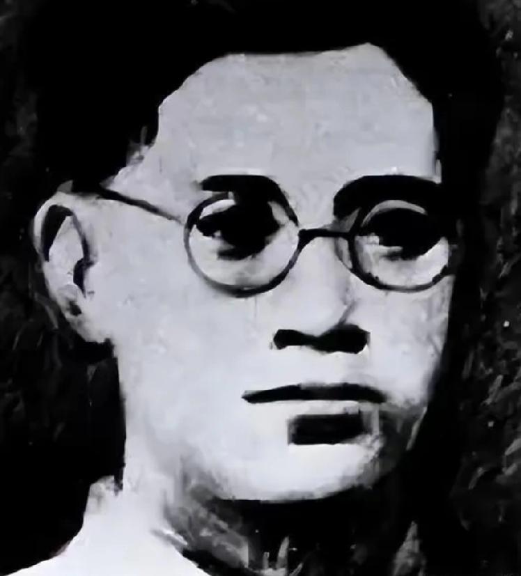 母亲码头苦等四年，
儿子狱中缝鞋留遗物！
1954年这一幕看哭所有人

你明白什