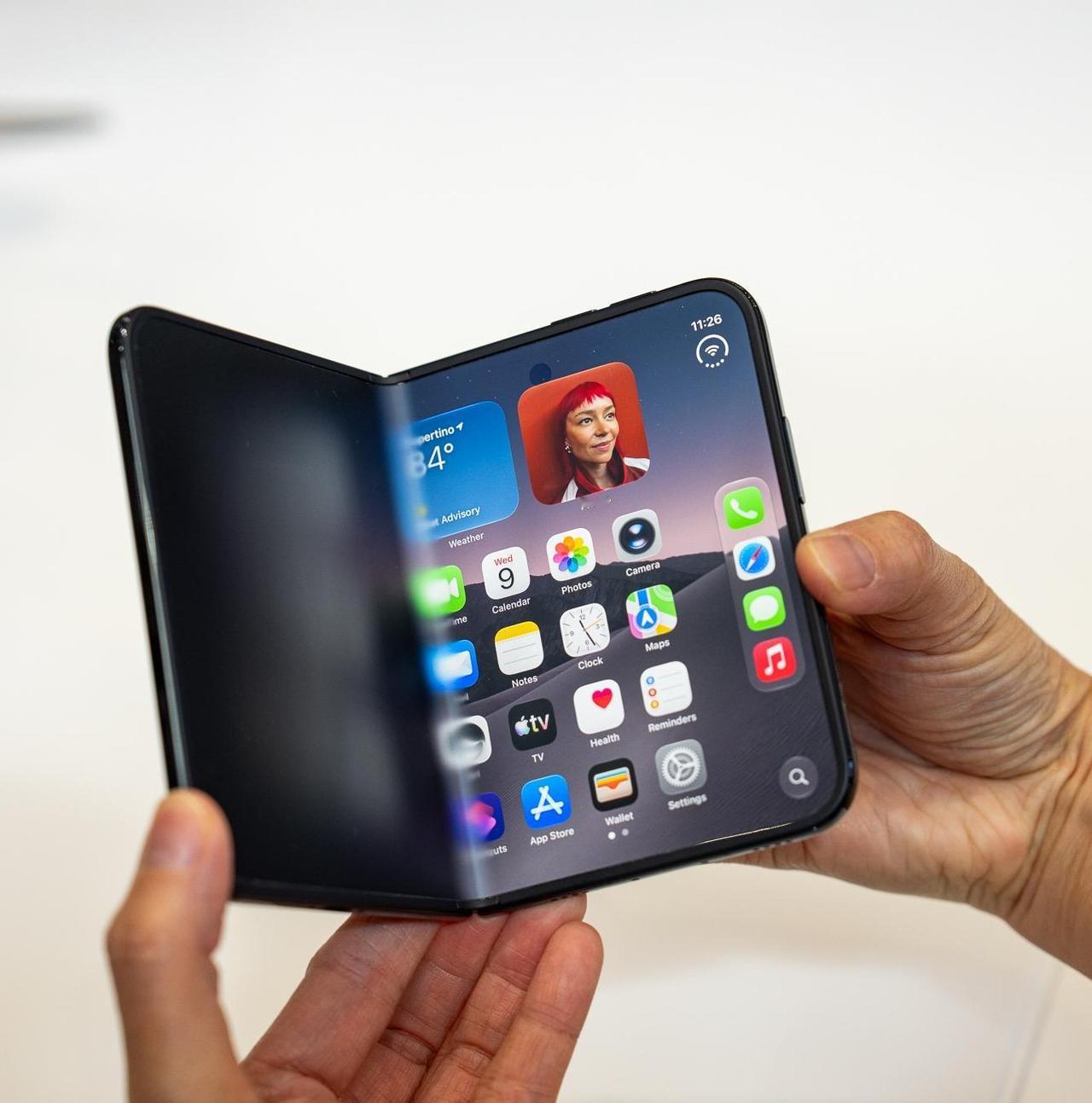经过一天的讨论，网友对 iPhone Duo 的评价总体比较集中。优点方面，苹果