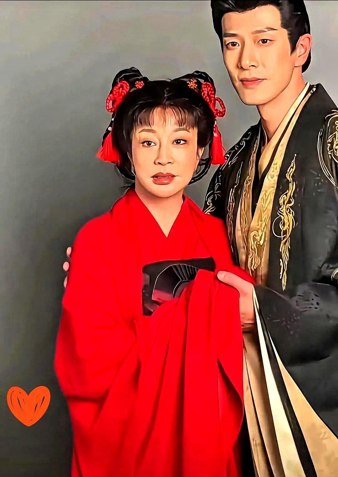 74岁刘晓庆演18岁少女，吻戏拍了18次没用替身。
 
新剧《锦绣安然》上线单日