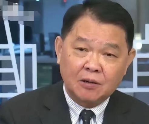 台湾前海军舰长黄征辉最近抛出一个观点，瞬间在岛内炸开了锅。他说，解放军要是驻军台