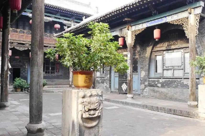 1997年，48岁的耿保国不顾家人反对，四处借钱凑了120万，买下了3000多平