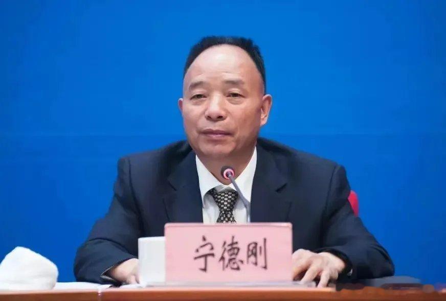 【市委原书记、市政协原主席、原董事长，云南3天通报3人落马】据云南省纪委监委8月