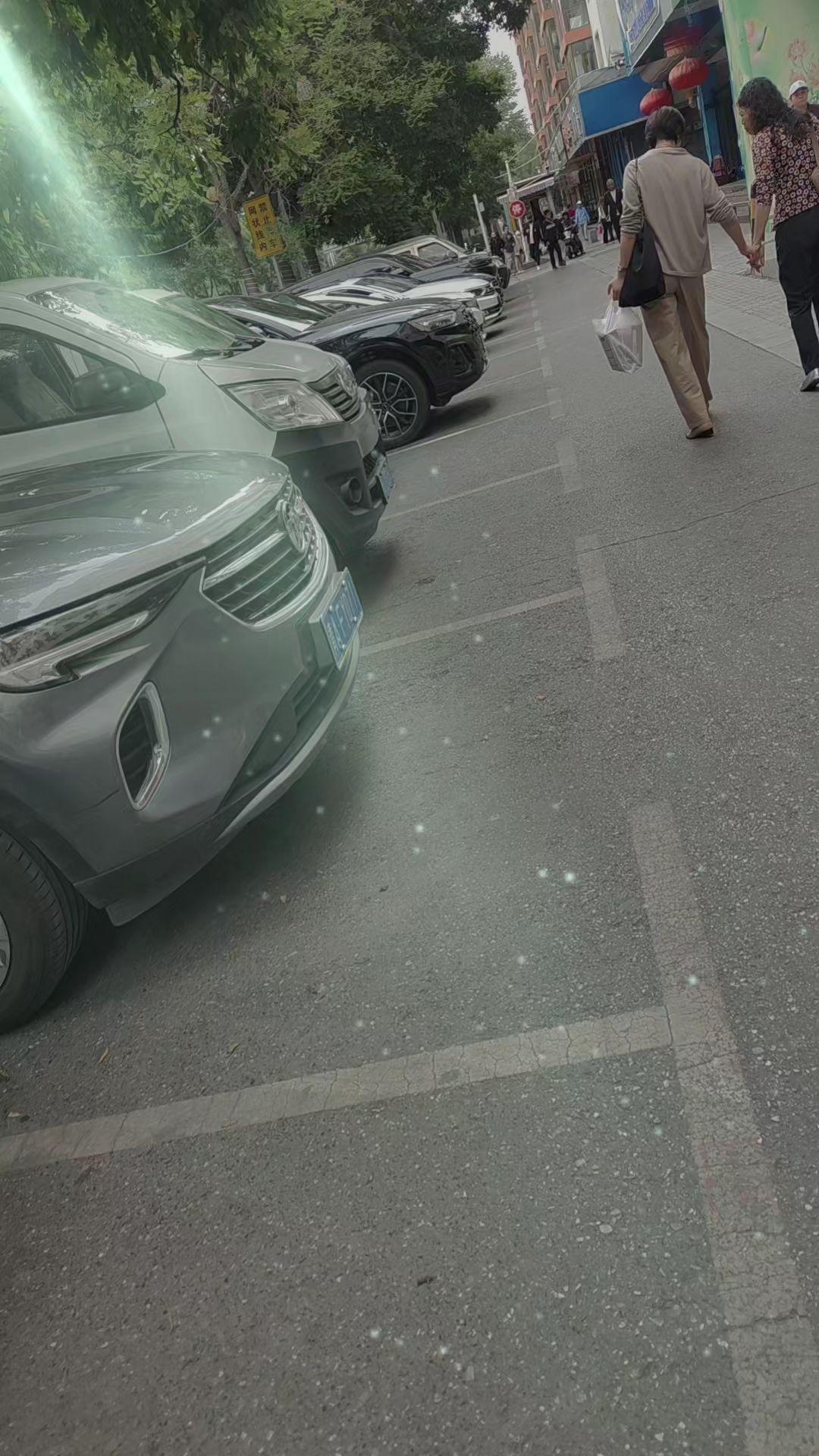 好像真的没人会一直在原地等你，但我的车会。它陪我淋...雨，从来没有辜负我的希望