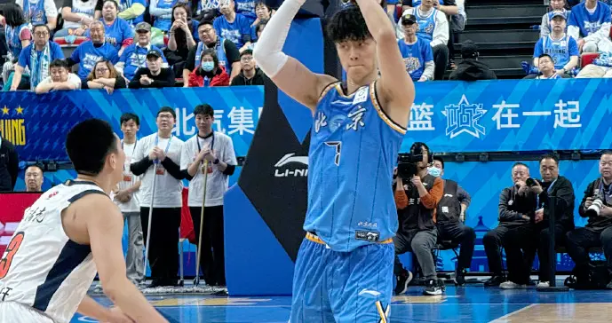CBA：曾凡博复出北京大胜广东31分，整场比赛广东国内球员哑火