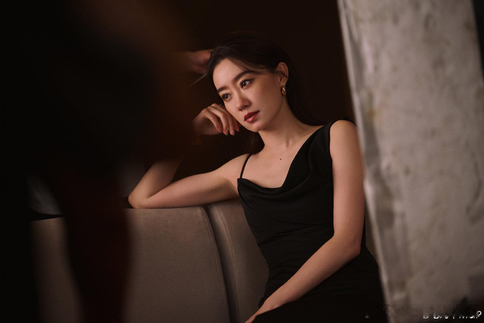 毛戈平品牌护肤代言人张小斐 不愧是毛戈平亲选的代言人，张小斐就是东方代表性独立女