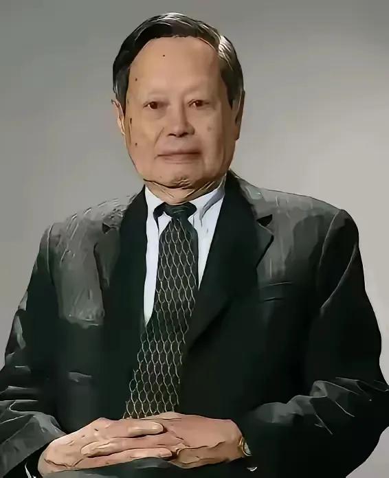 今年是中华人民共和国成立75周年，不少人都在关注着国家颁发的荣誉勋章，而杨振宁教